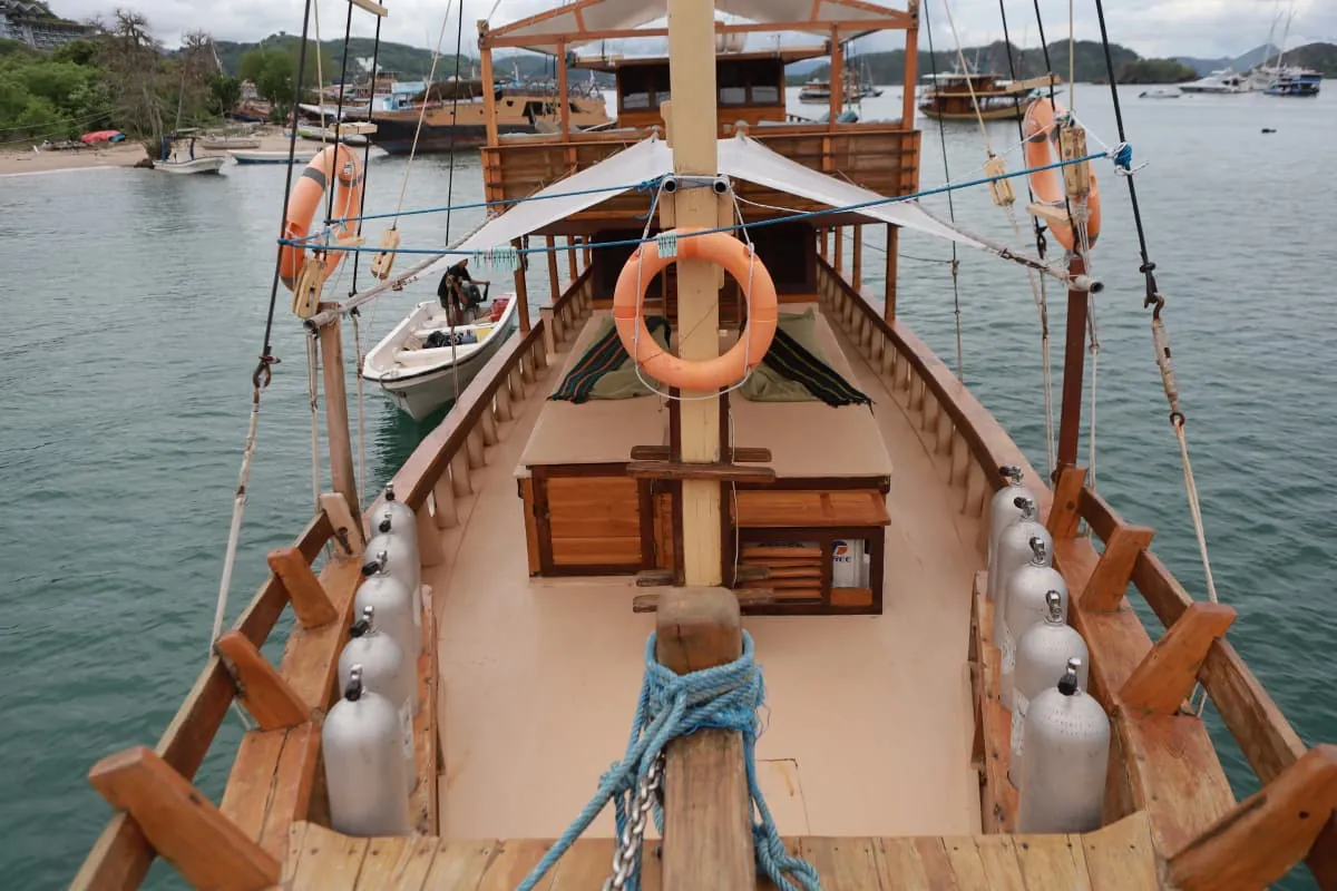 MV Floresta Dive Deck Platform